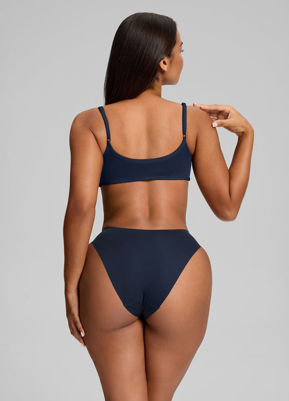 Nahtloser Bikini mit mittlerer Leibhöhe