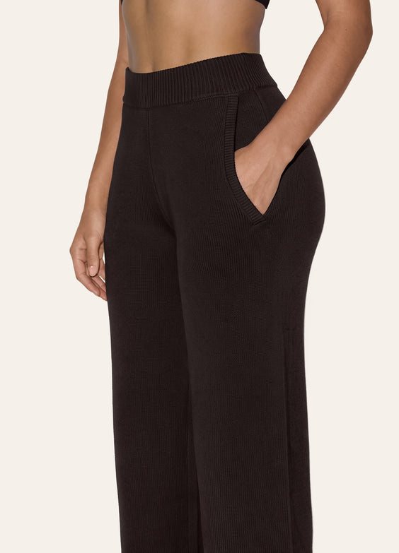 Calça pantalona de tricô com cintura alta