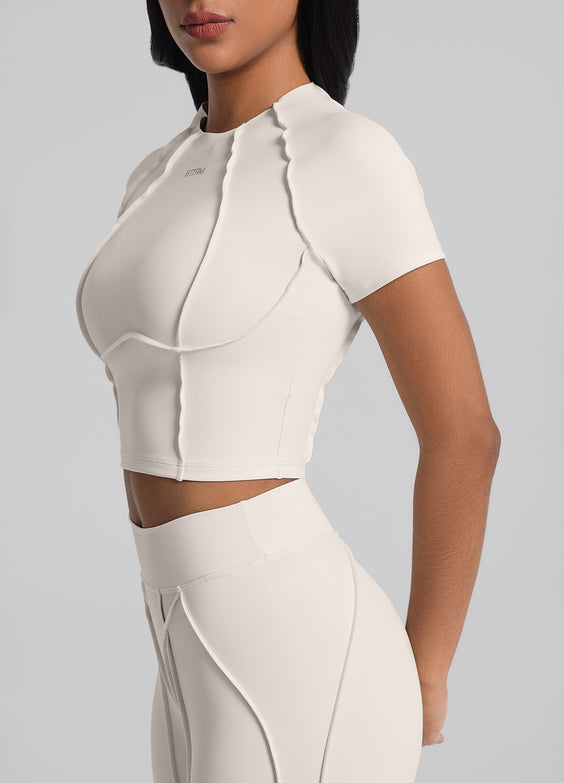 Top Cropped com Costuras de Contorno  