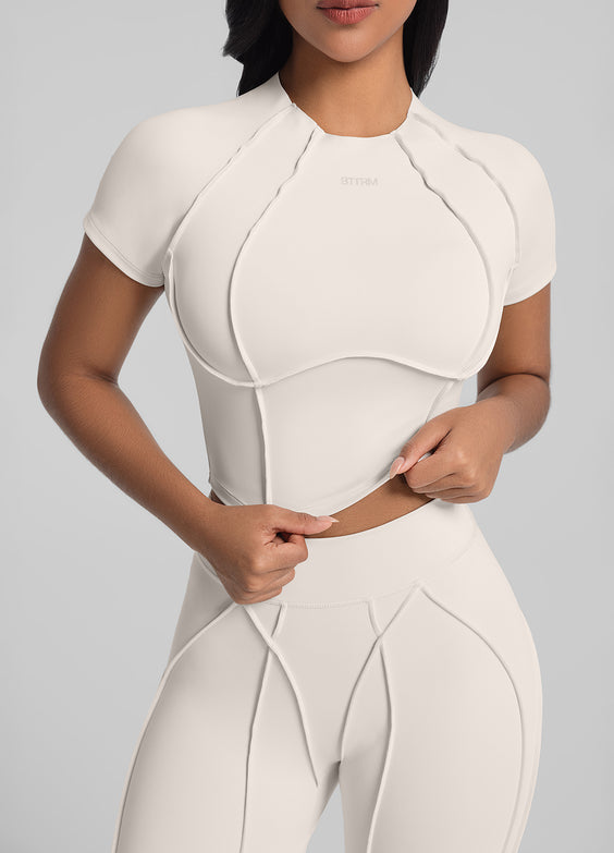 Top Cropped com Costuras de Contorno  