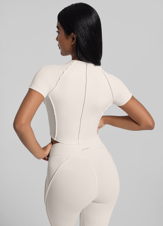 Top Cropped com Costuras de Contorno  