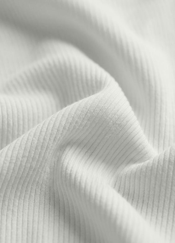 Kurze Damen-Strickjacke in Rippstrick