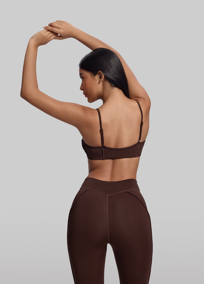 Bralette com Costuras de Contorno 