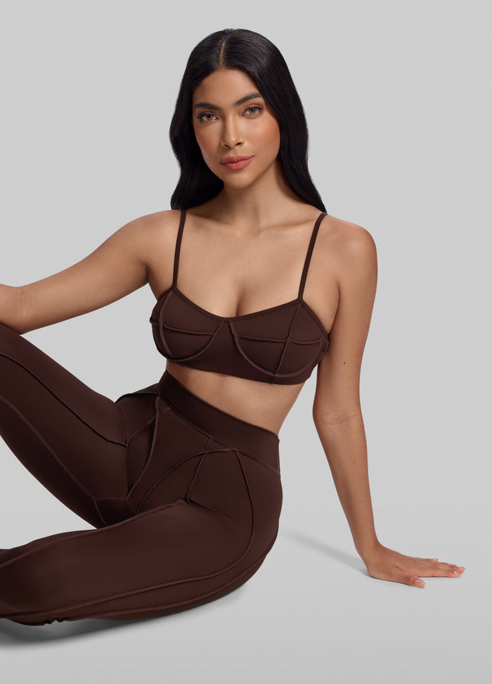 Bralette com Costuras de Contorno 