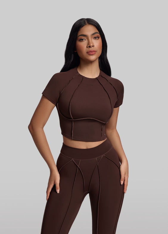 Top Cropped com Costuras de Contorno  