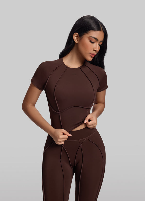 Top Cropped com Costuras de Contorno  