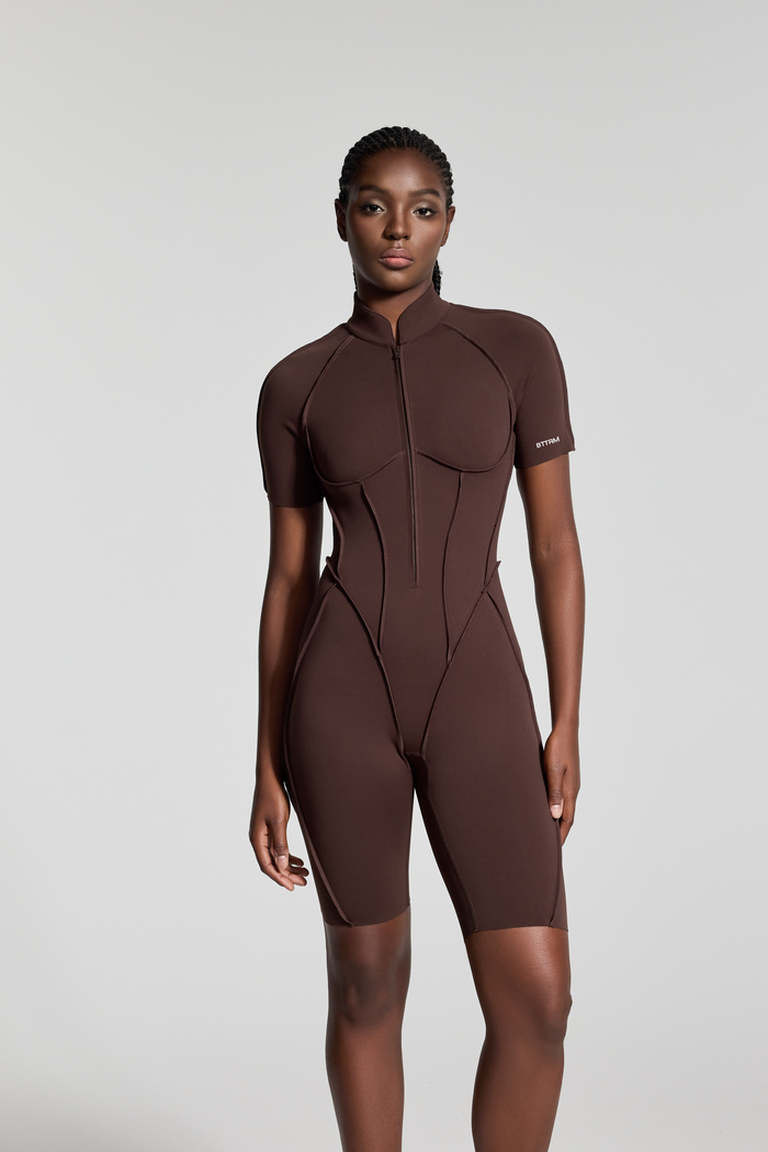 Hautenger Catsuit mit Shorts