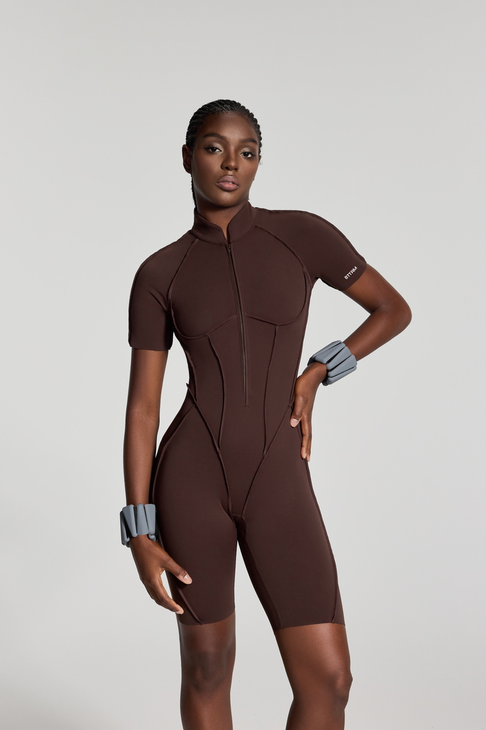 بدلة Catsuit القصيرة الأنيقة 