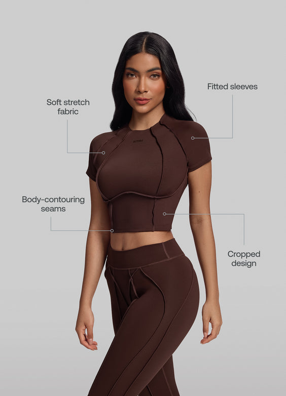 Top Cropped com Costuras de Contorno  